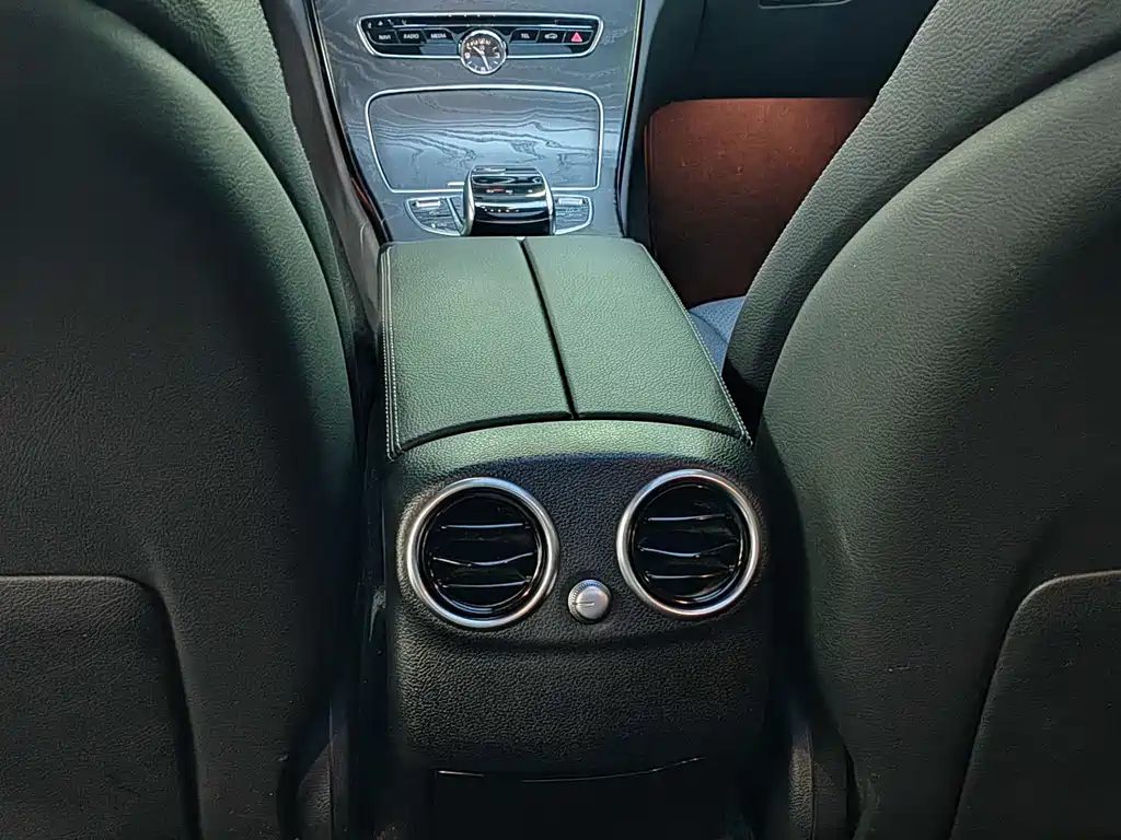 Mercedes-Benz C-Class — миниатюра 12