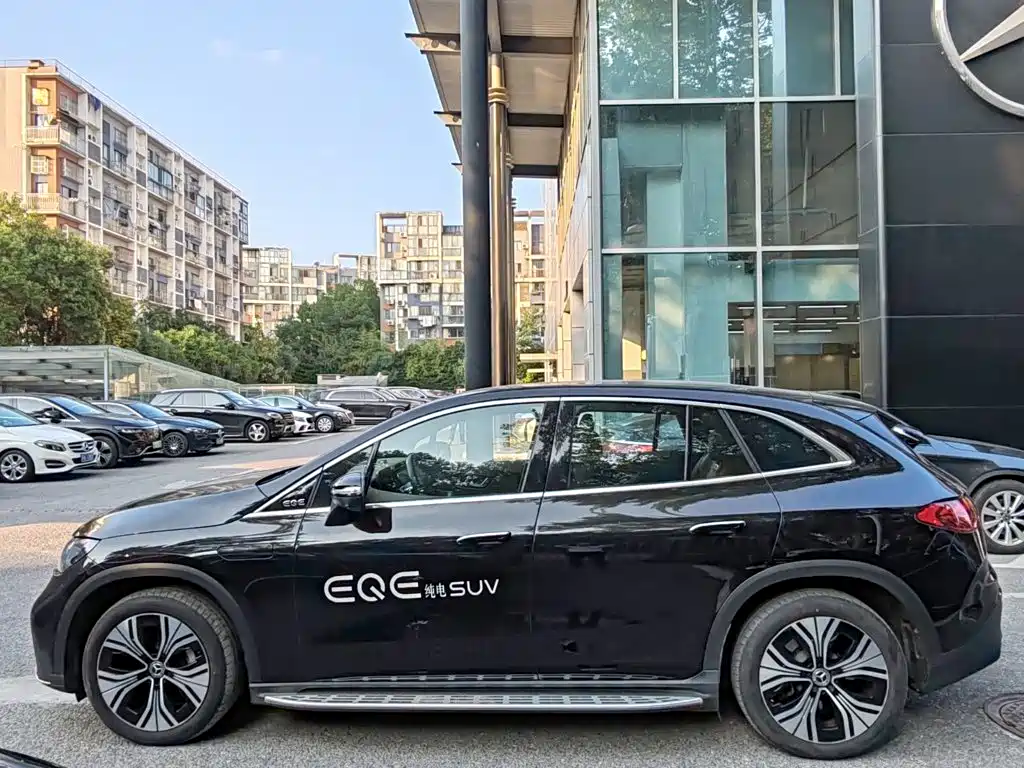Mercedes-Benz EQE SUV — миниатюра 14