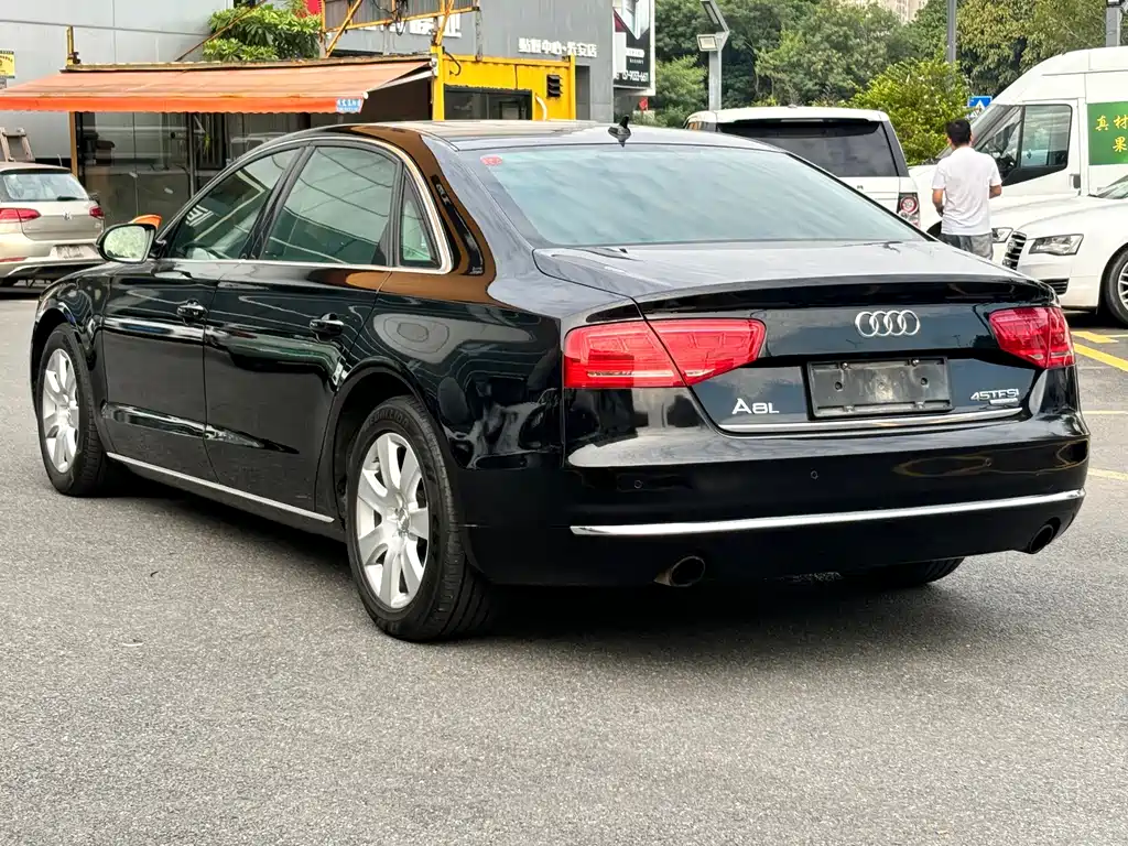 Audi A8 — миниатюра 6