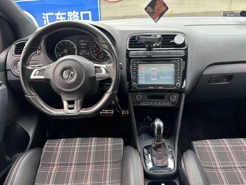 Volkswagen Polo — миниатюра 8