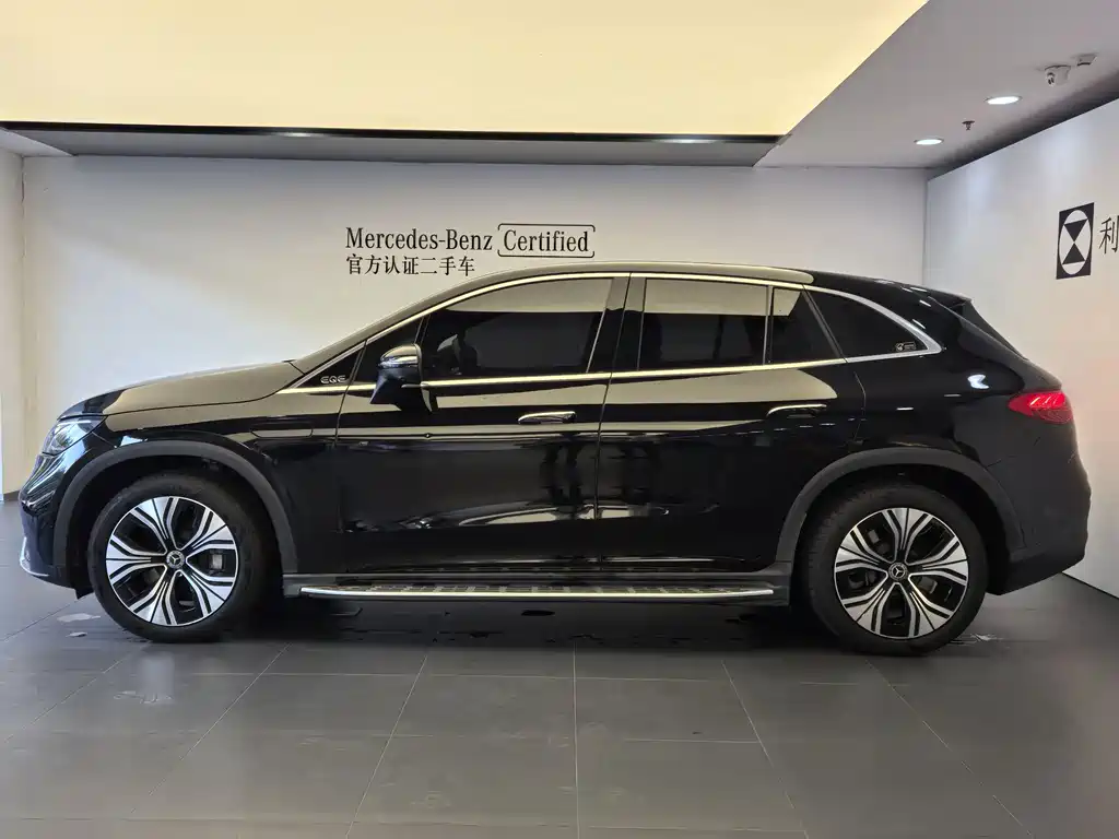 Mercedes-Benz EQE SUV — миниатюра 2