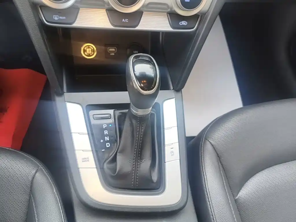 Hyundai Elantra — миниатюра 14