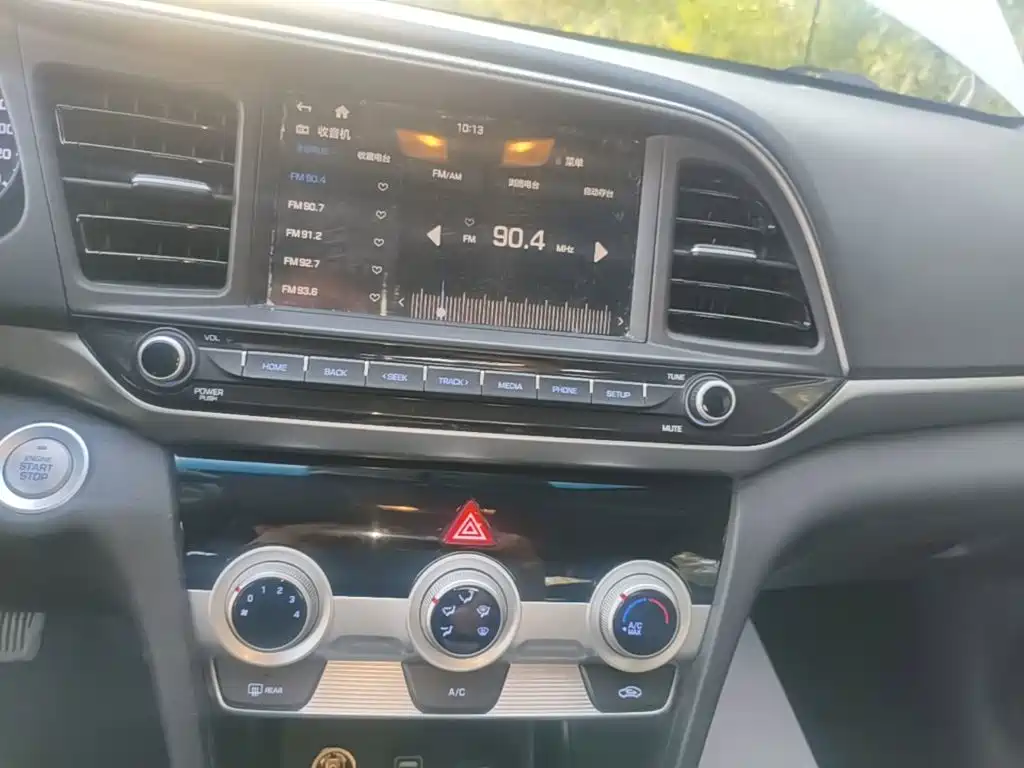 Hyundai Elantra — миниатюра 13