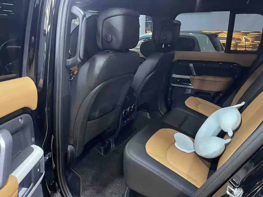 Land Rover Defender — миниатюра 4