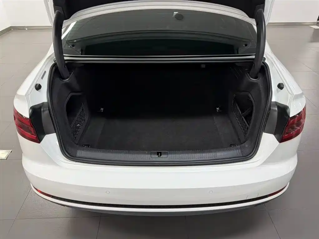 Audi A4L — миниатюра 8