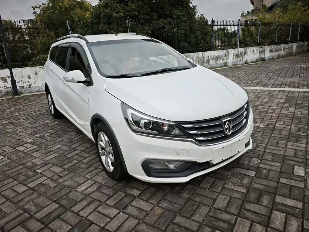 Baojun 310W — миниатюра 3