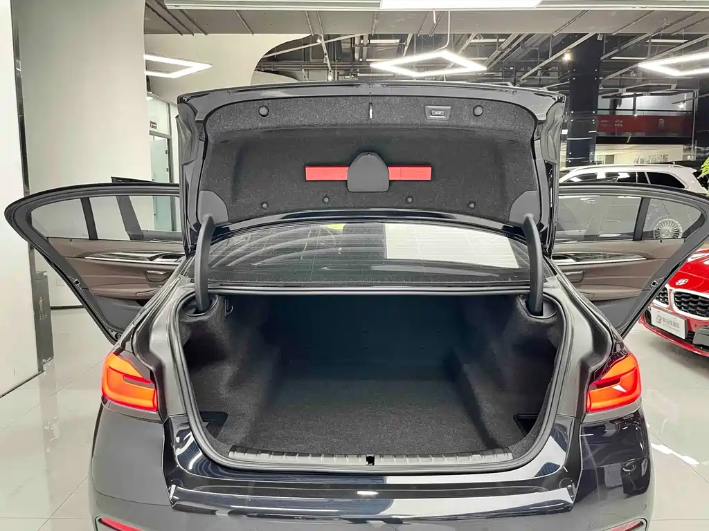 BMW 5 Series — миниатюра 18