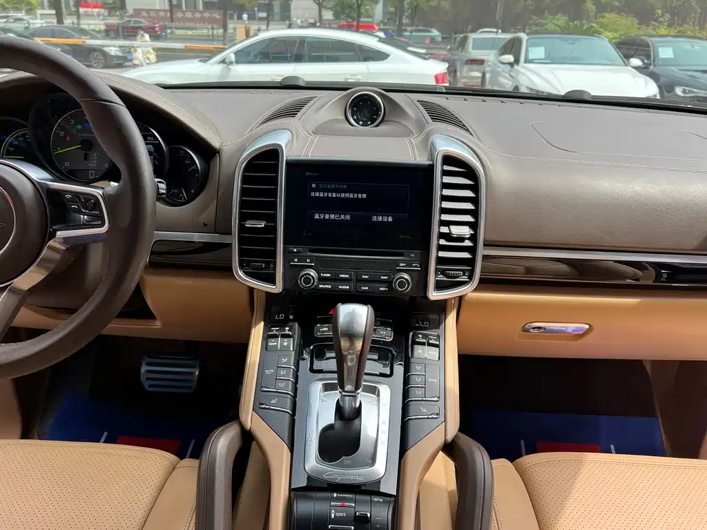 Porsche Cayenne Hybrid — миниатюра 33
