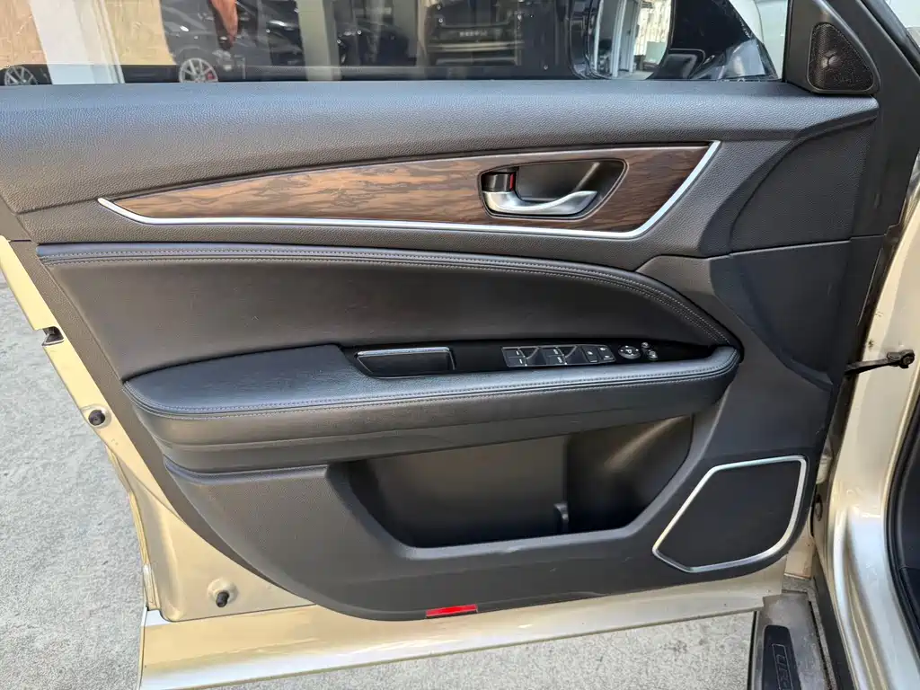 Honda UR-V — миниатюра 7