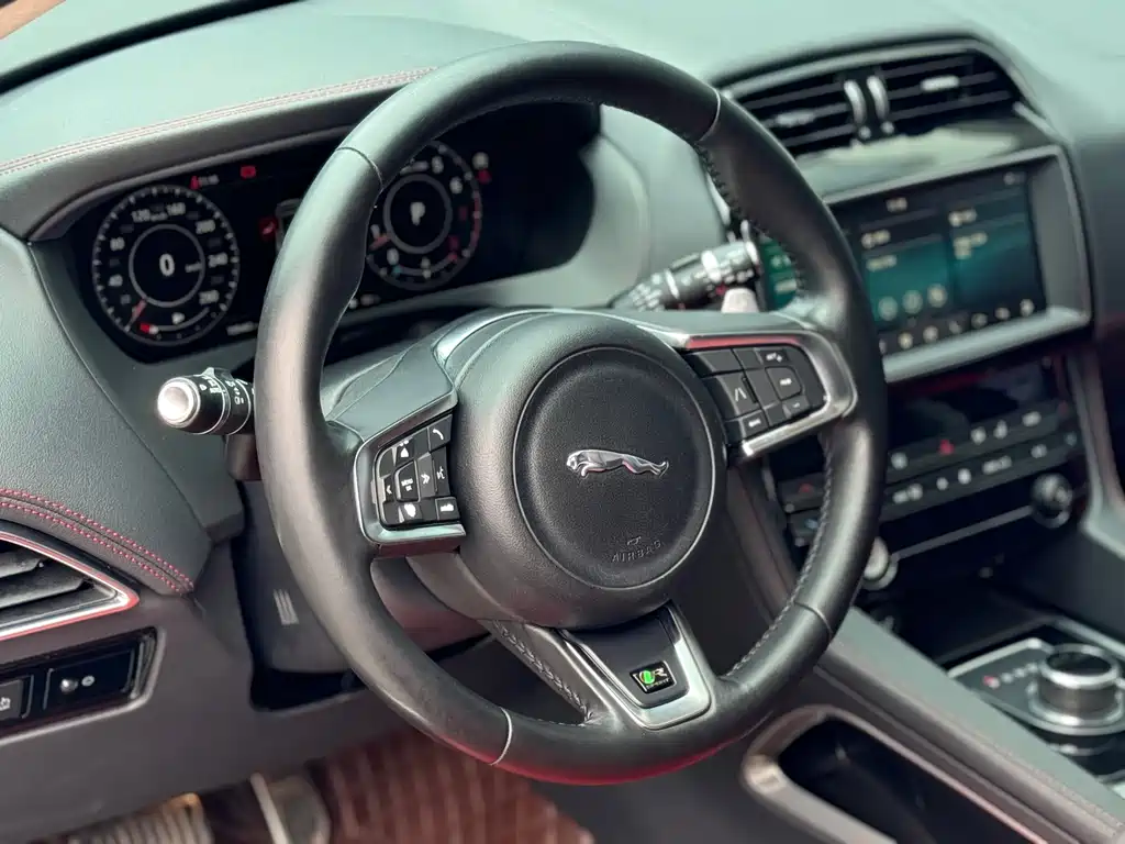 Jaguar F-PACE — миниатюра 4