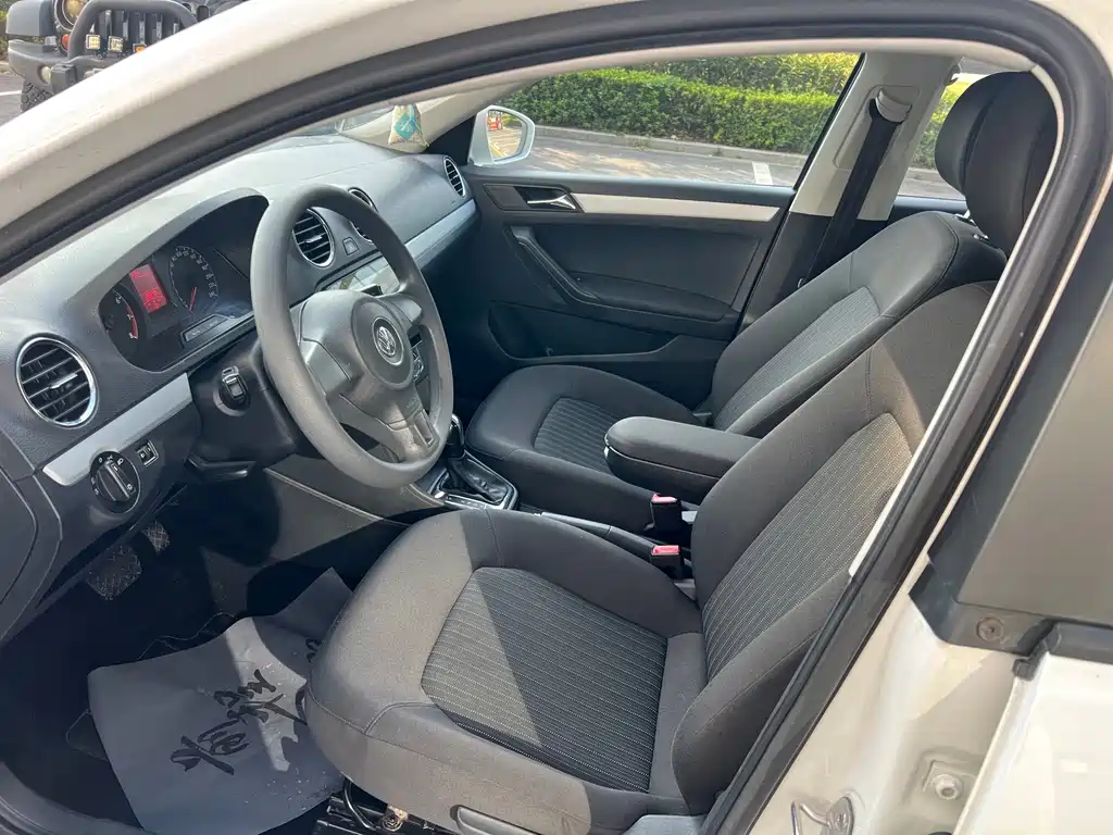 Volkswagen Jetta — миниатюра 4