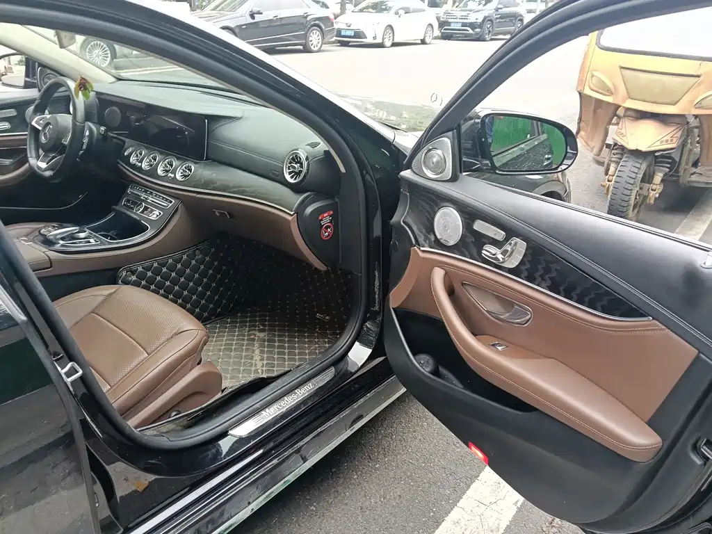 Mercedes-Benz E-Class — миниатюра 7