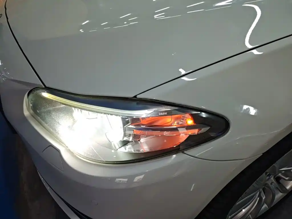 BMW 5 Series — миниатюра 24