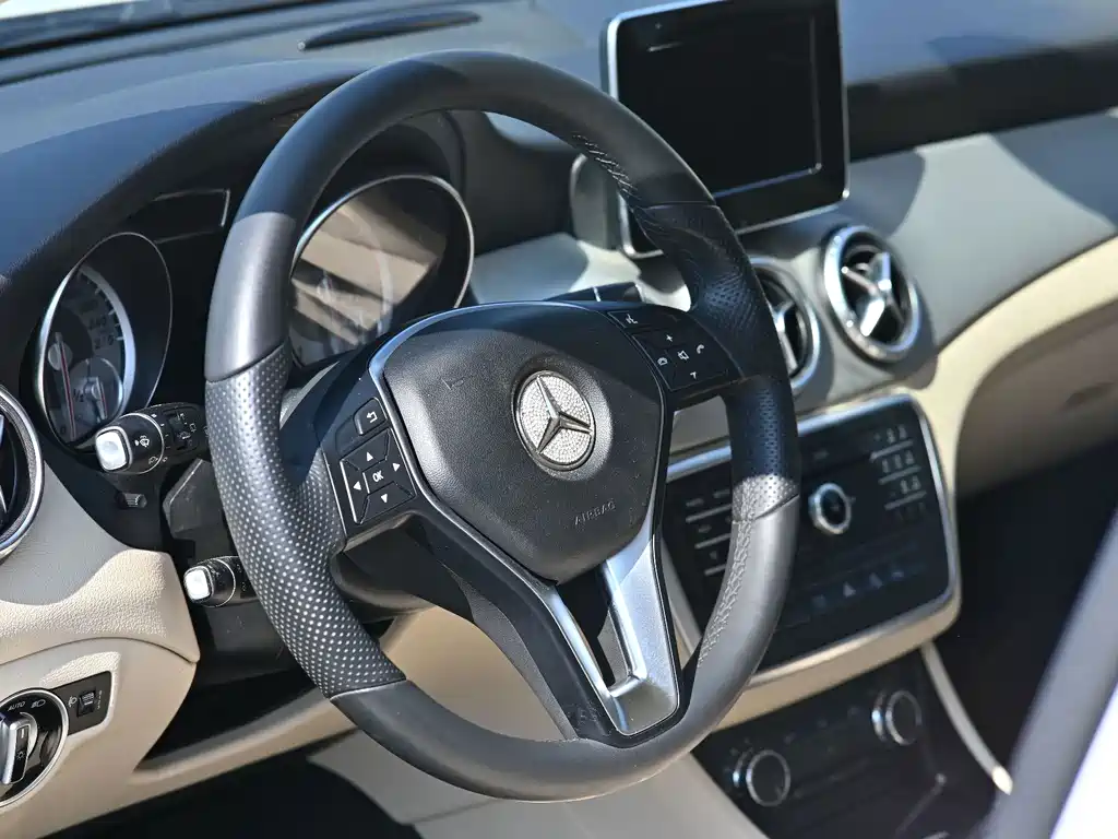 Mercedes-Benz GLA — миниатюра 7