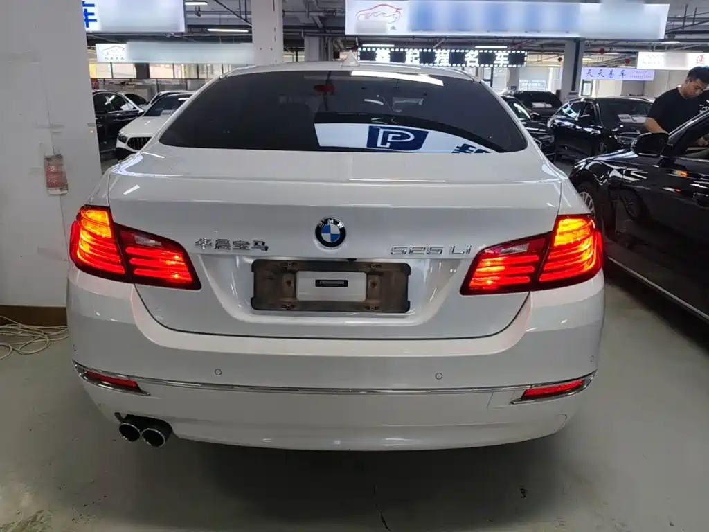 BMW 5 Series — миниатюра 6
