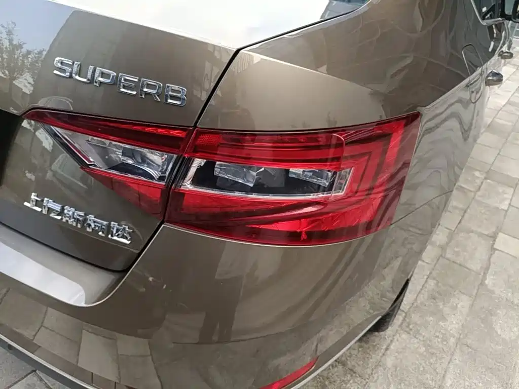 Skoda Superb — миниатюра 8