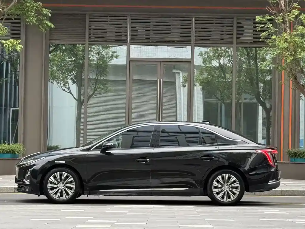 Hongqi Hongqi E-QM5 — миниатюра 8