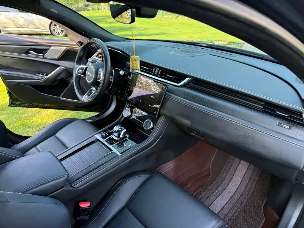 Jaguar XFL — миниатюра 14