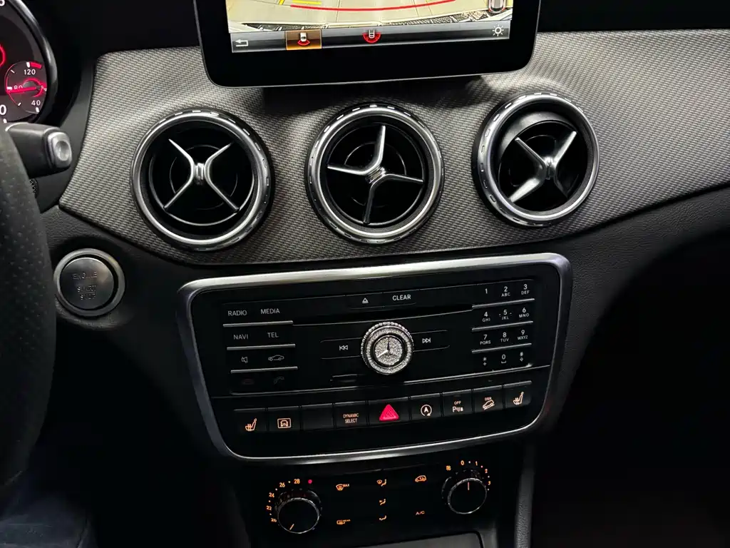 Mercedes-Benz GLA — миниатюра 6