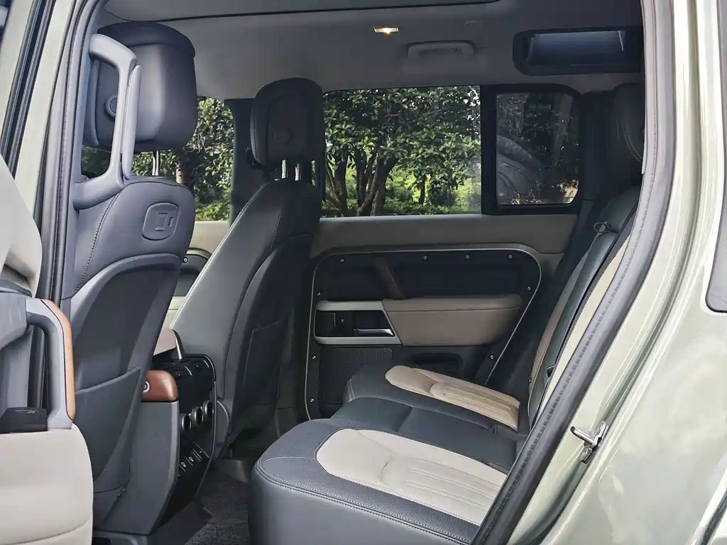 Land Rover Defender — миниатюра 17