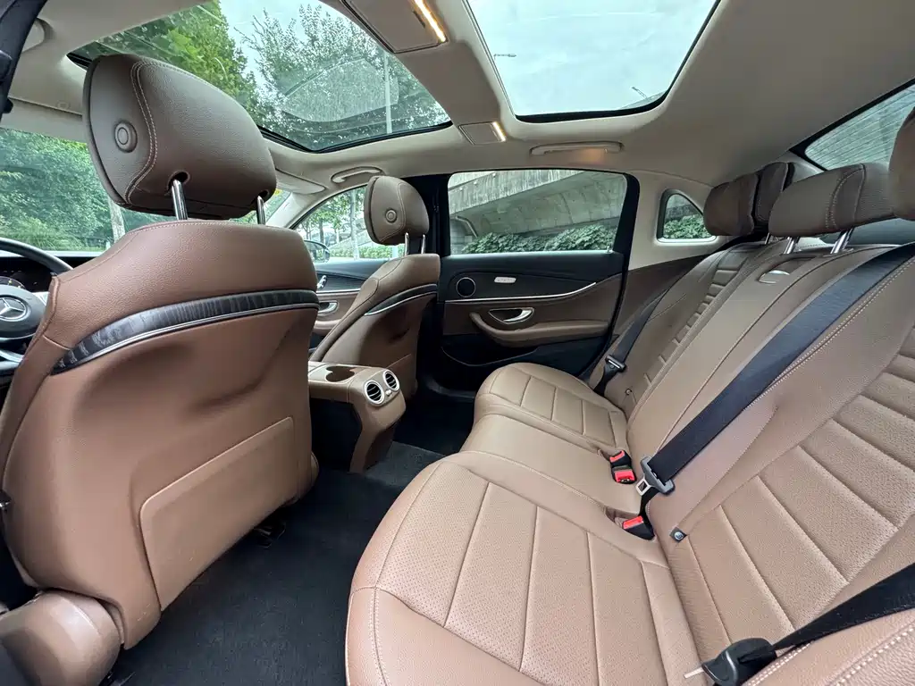Mercedes-Benz E-Class — миниатюра 7