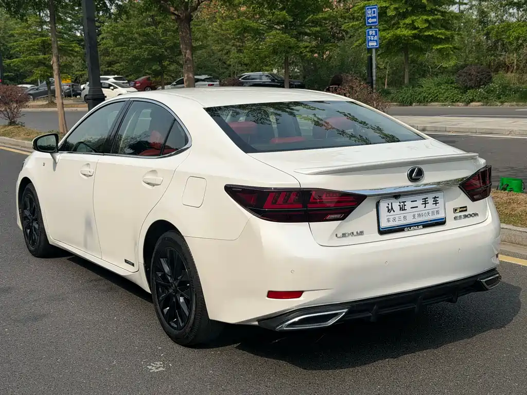 Lexus ES 2013 300h Elite