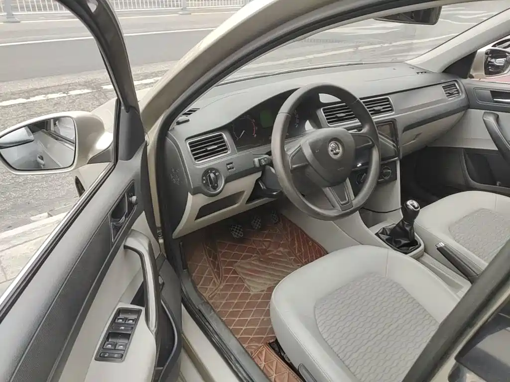 Skoda Rapid — миниатюра 16