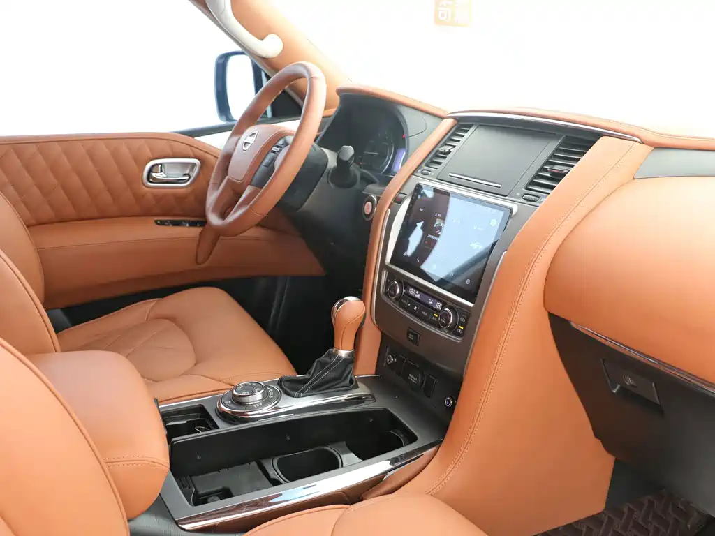Nissan Patrol — миниатюра 12