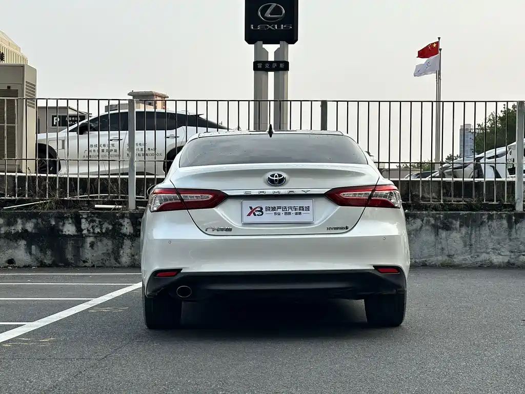 Toyota Camry — миниатюра 17