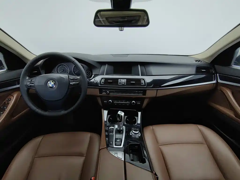BMW 5 Series — миниатюра 5