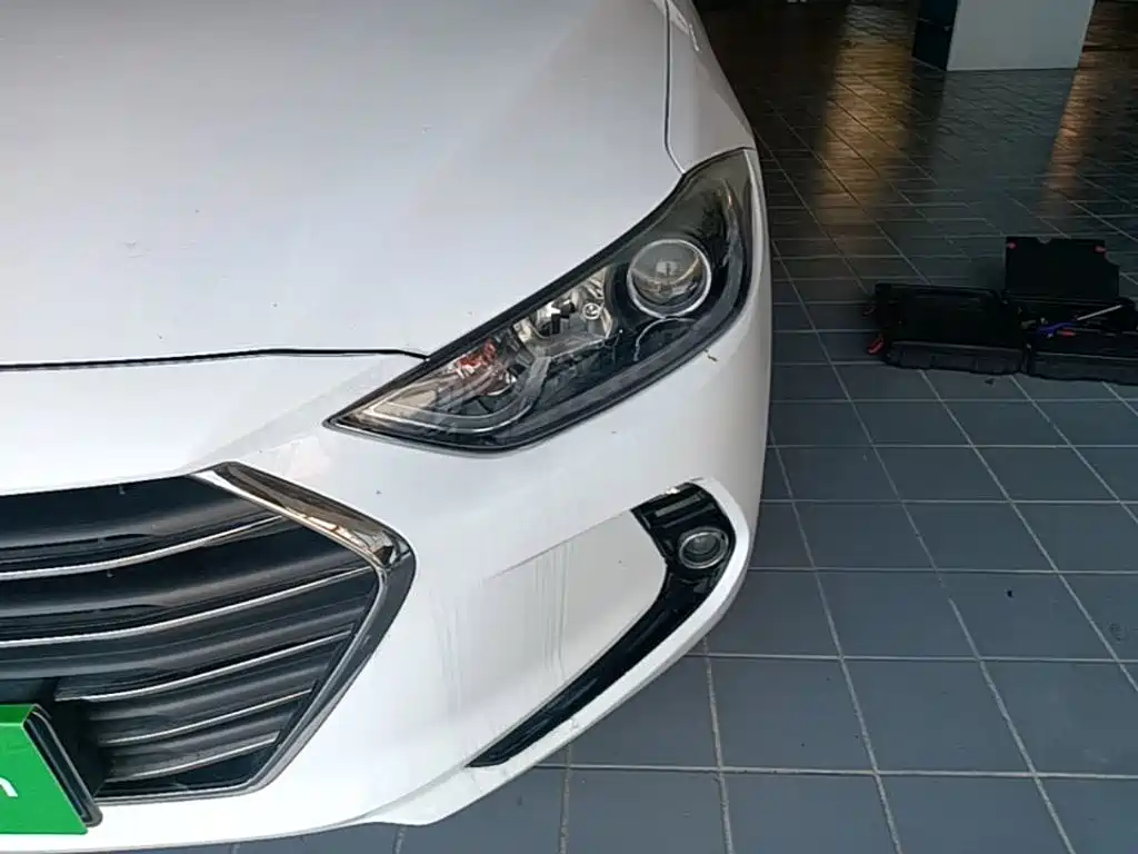 Hyundai Elantra — миниатюра 24