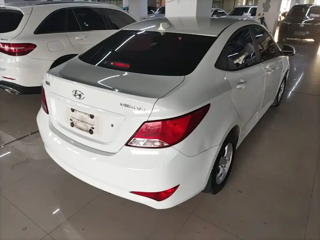 Hyundai Verna — миниатюра 7
