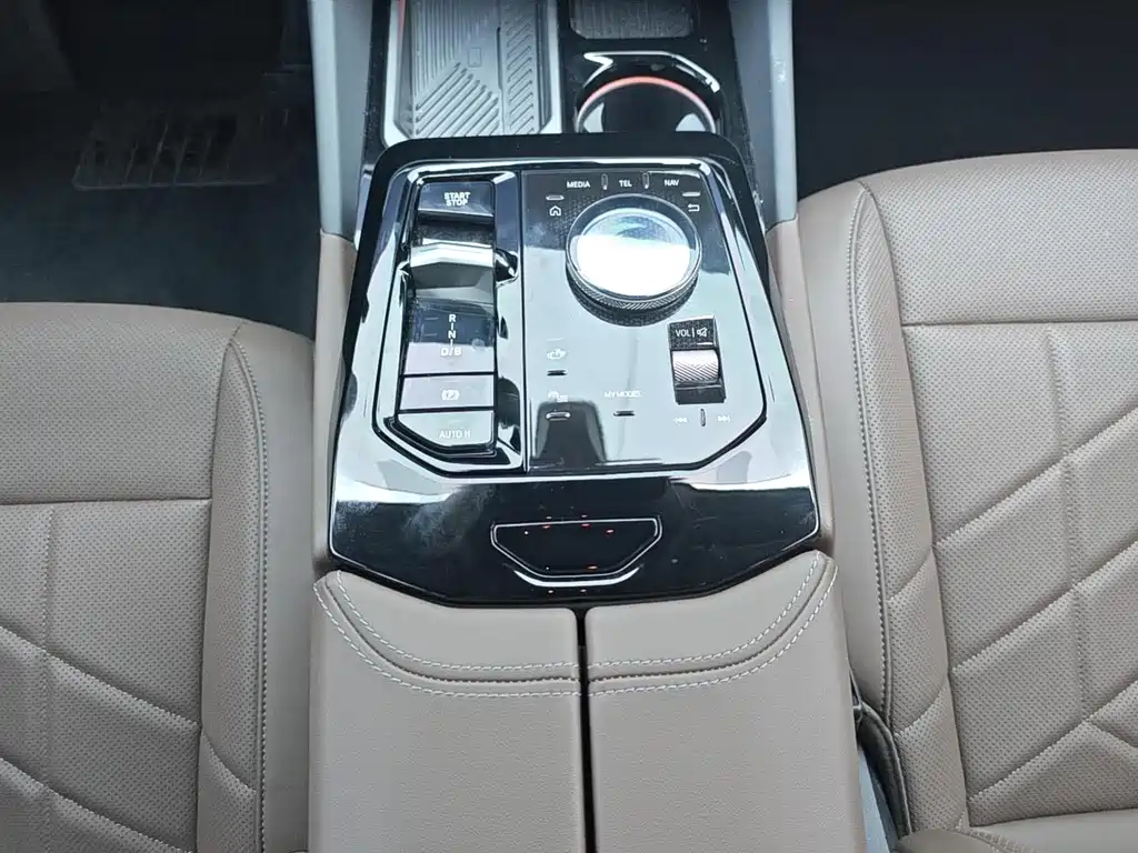 BMW i5 — миниатюра 13