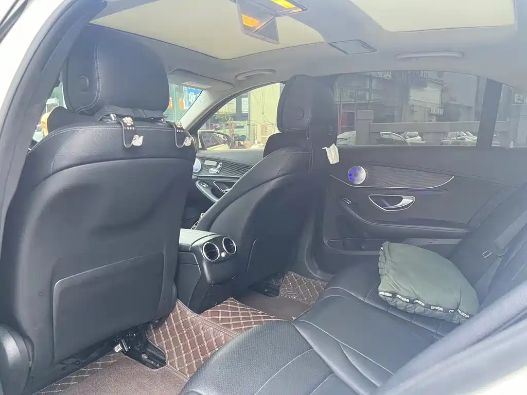 Mercedes-Benz C-Class — миниатюра 6