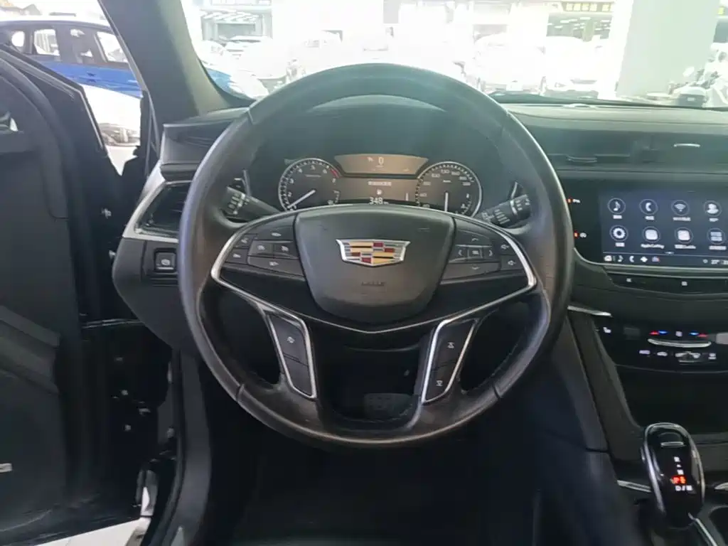 Cadillac XT5 — миниатюра 11