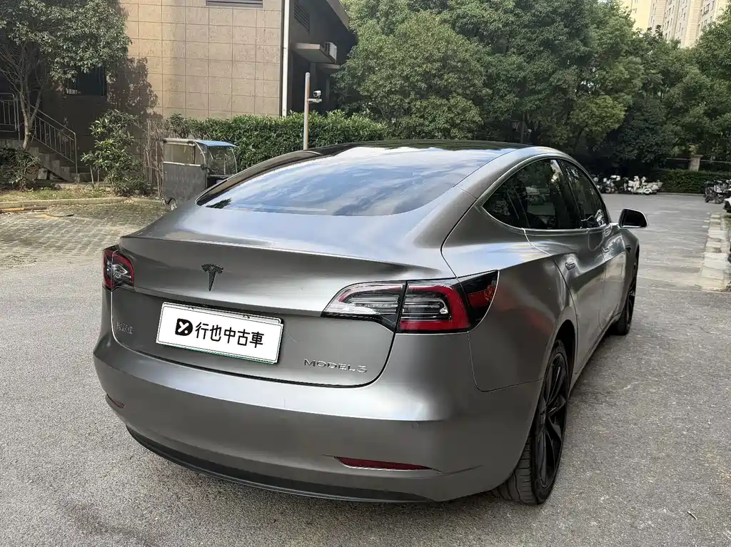 Tesla Model 3 — миниатюра 3