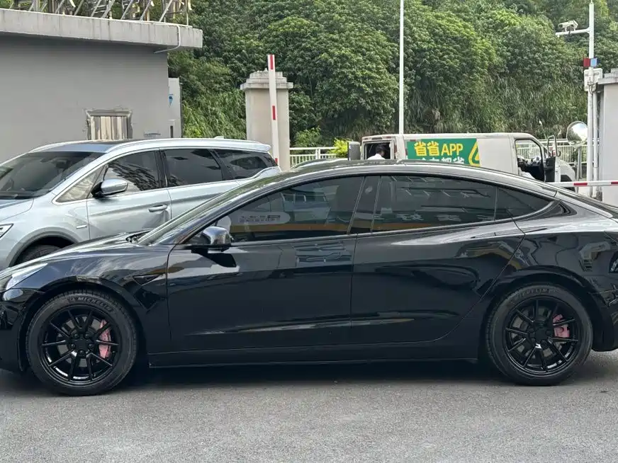 Tesla Model 3 — миниатюра 7