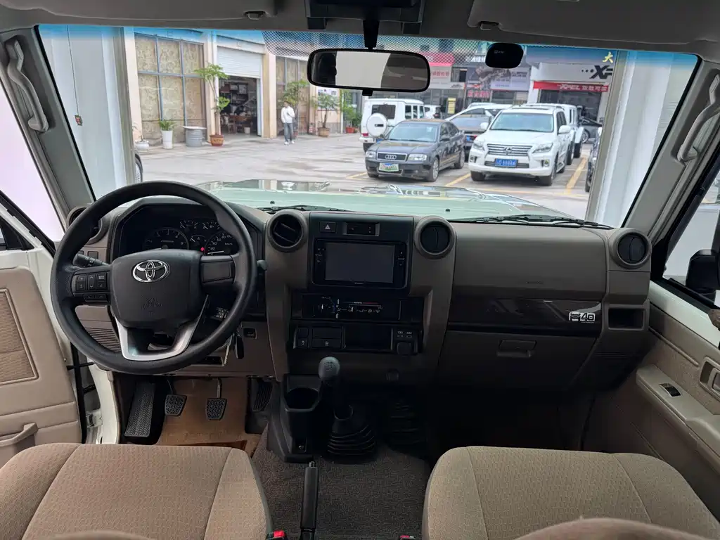 Toyota Land Cruiser LC76 2025 2.8T