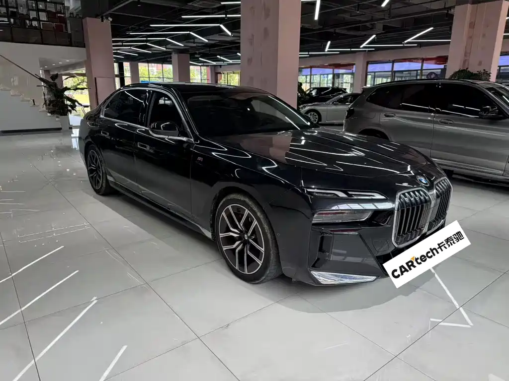 BMW 7 Series — миниатюра 8