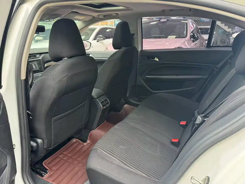 Peugeot 408 — миниатюра 4