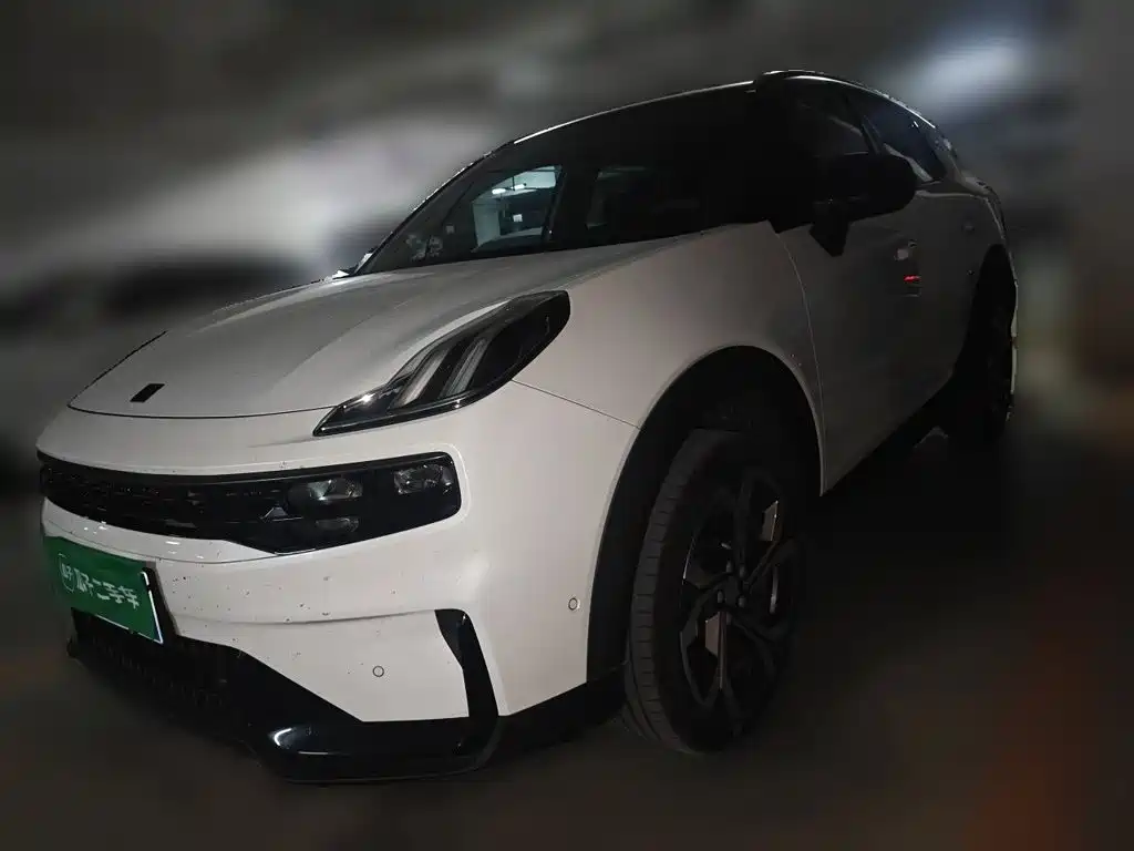 Lynk & Co 06