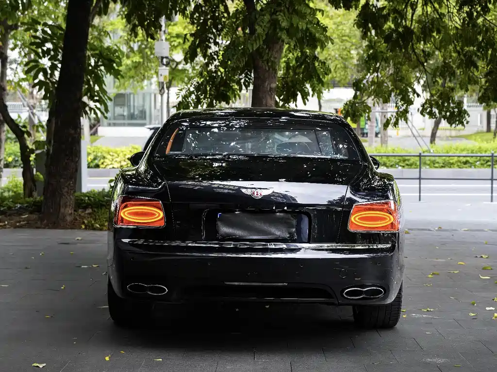 Bentley Flying Spur — миниатюра 4