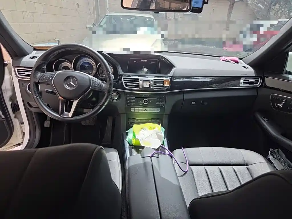 Mercedes-Benz E-Class — миниатюра 13