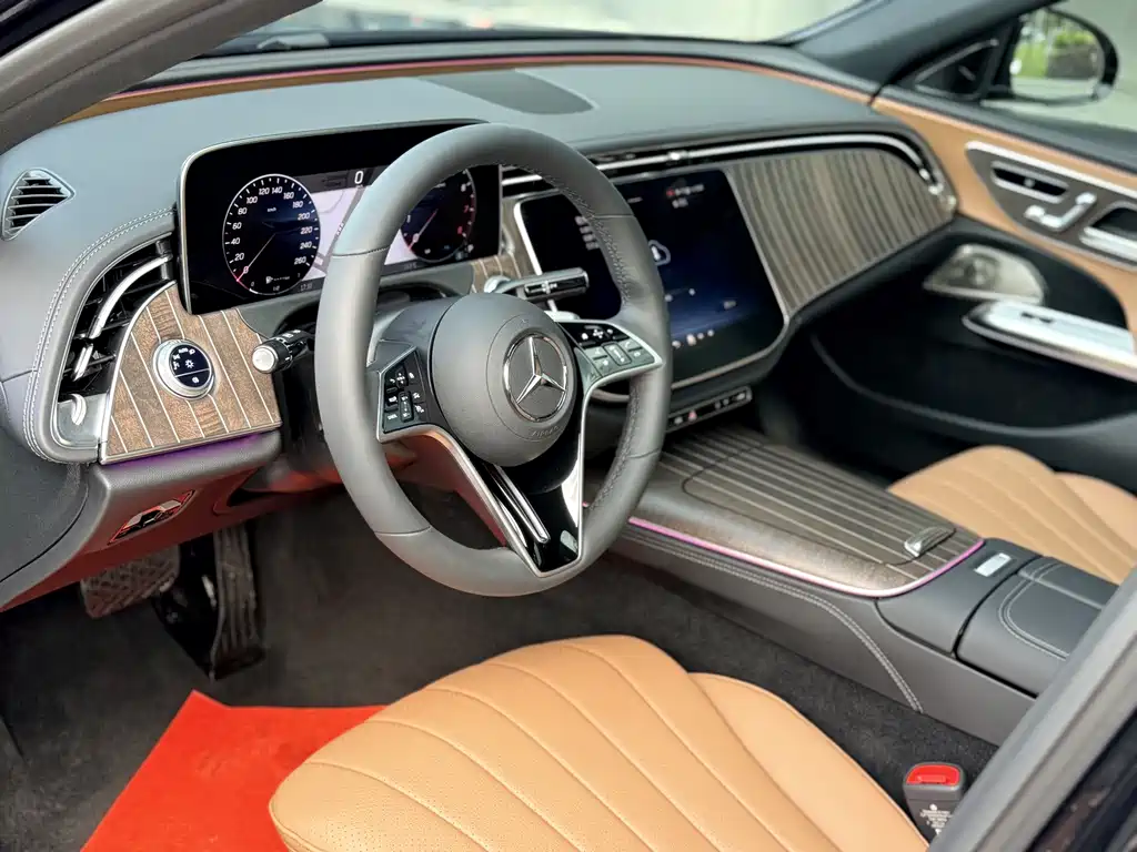 Mercedes-Benz E-Class — миниатюра 10