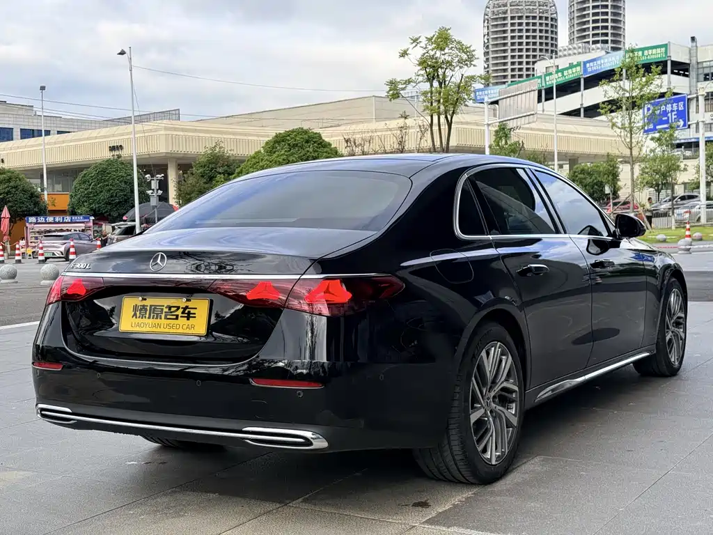 Mercedes-Benz E-Class — миниатюра 7