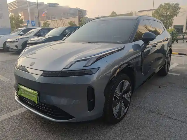 LYNK  & CO. 08 EM P 2024