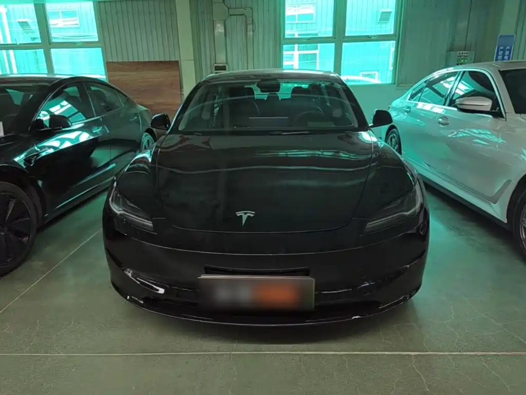 Tesla Model 3 — миниатюра 3