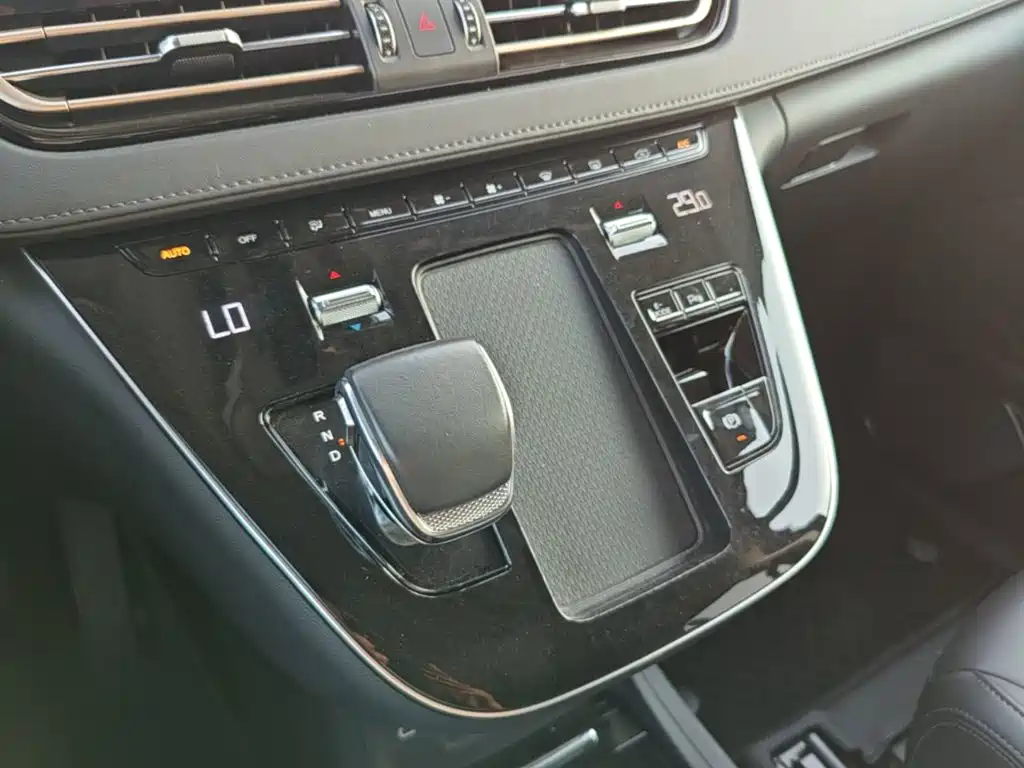 Hongqi Hongqi HQ9 PHEV — миниатюра 14