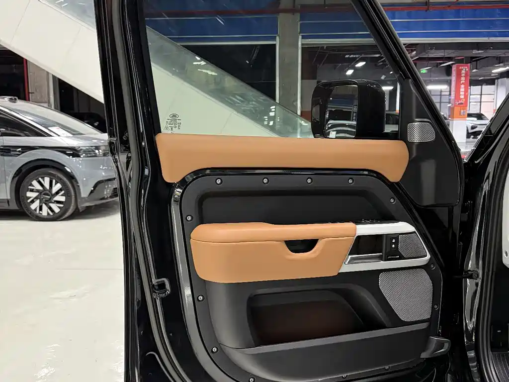 Land Rover Defender — миниатюра 11