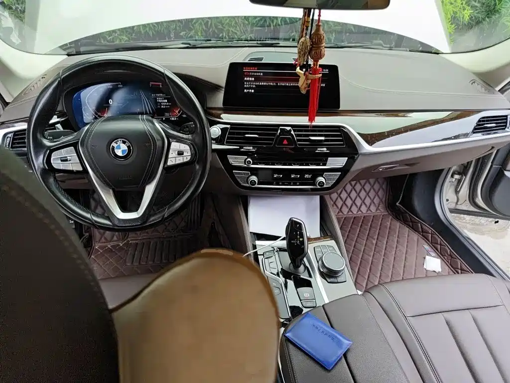 BMW 5 Series — миниатюра 13
